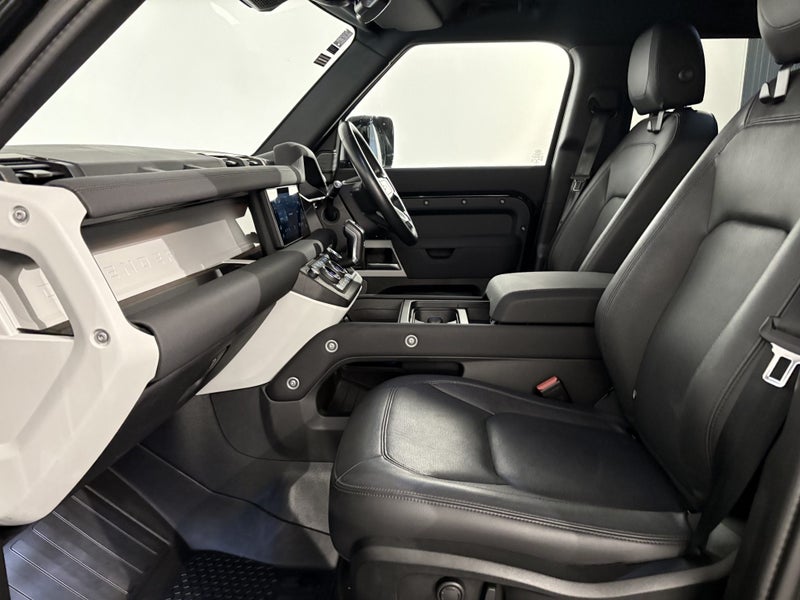 2022 Land Rover Defender 110 D300 SE, 221KW, 4W... image 3