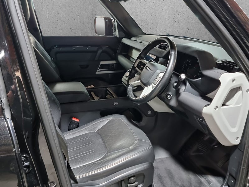 2022 Land Rover Defender 110 D300 SE 3.0DT image 2