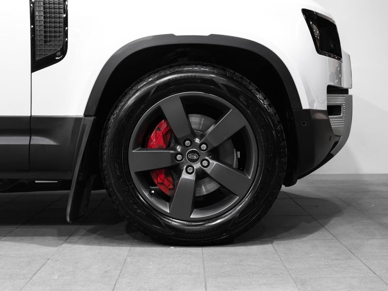 2022 Land Rover Defender 110 D300 SE 3L Turbo D... image 4