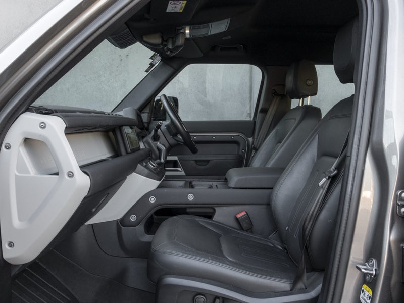 2022 Land Rover Defender 110 D300 SE image 3