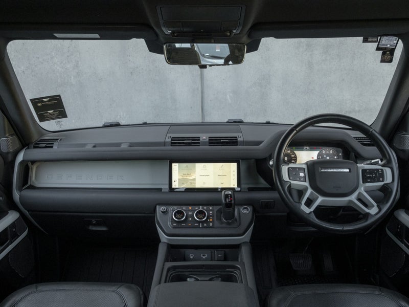 2022 Land Rover Defender 110 D300 SE image 4