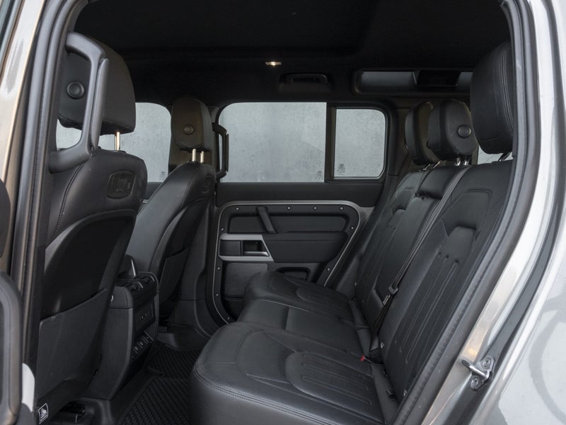 2022 Land Rover Defender 110 D300 SE image 5