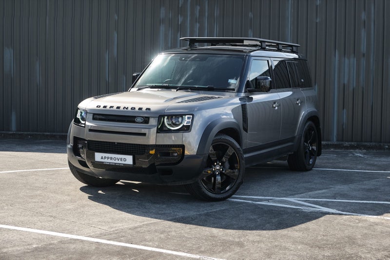 2022 Land Rover Defender 110 P400 HSE image 2