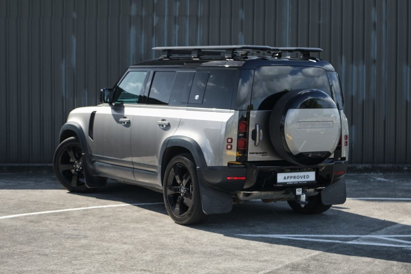 2022 Land Rover Defender 110 P400 HSE image 3