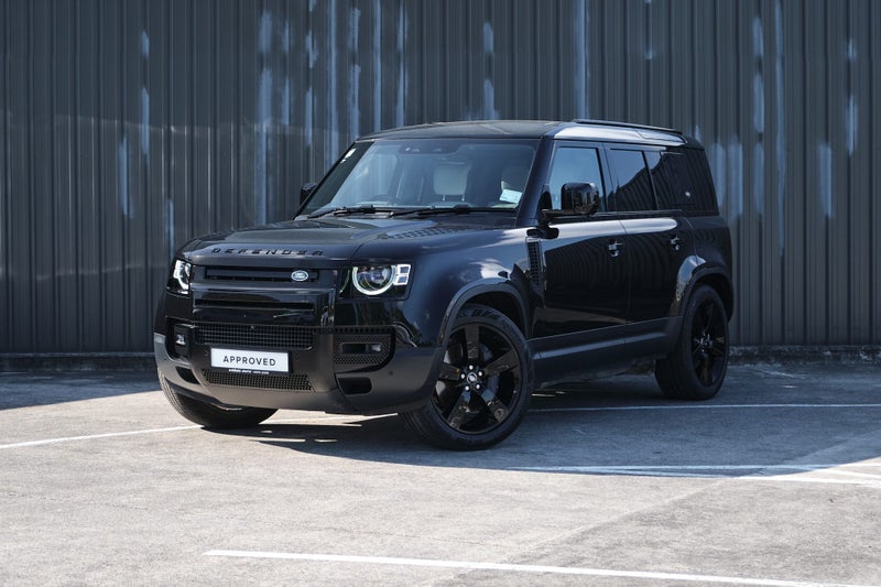 2022 Land Rover Defender 110 P400 HSE image 2