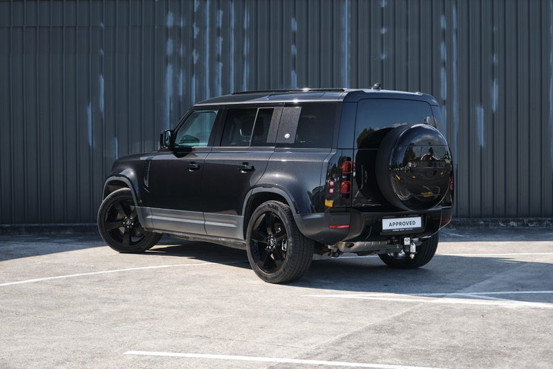 2022 Land Rover Defender 110 P400 HSE image 3