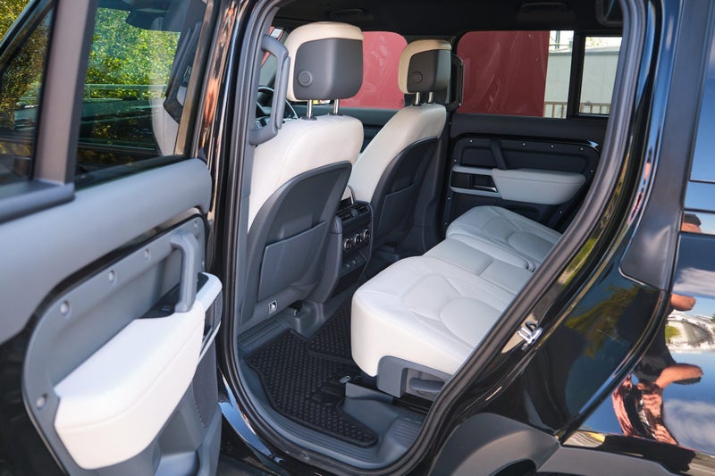 2022 Land Rover Defender 110 P400 HSE image 4