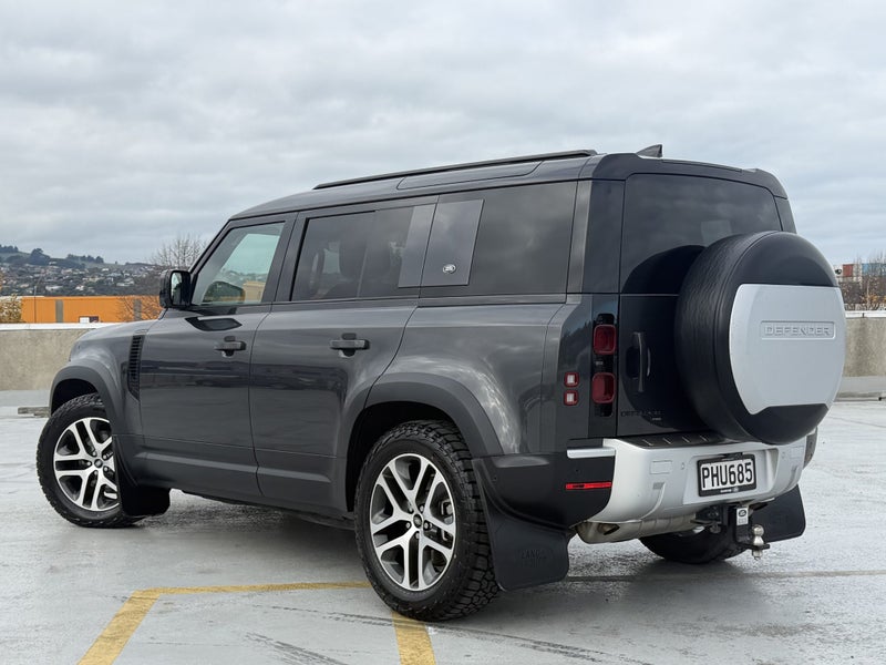 2022 Land Rover Defender 110 P400 HSE image 2