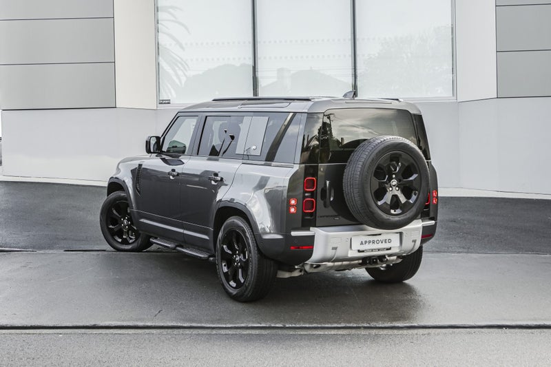 2022 Land Rover Defender 110 P400 SE image 2