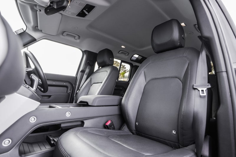 2022 Land Rover Defender 110 P400 SE image 3