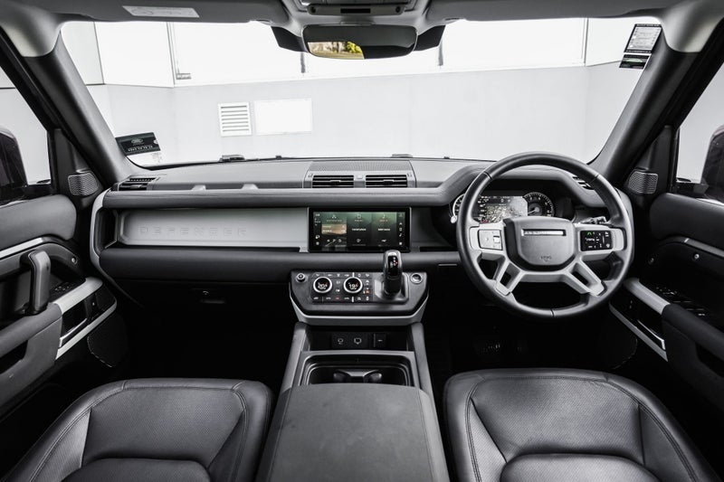 2022 Land Rover Defender 110 P400 SE image 4