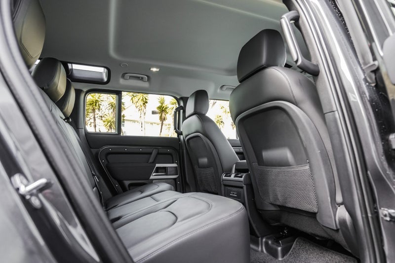 2022 Land Rover Defender 110 P400 SE image 5