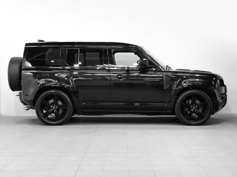2022 Land Rover Defender 110 P525 Supercharged V8 image 3