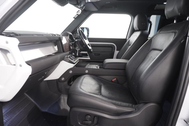 2022 Land Rover Defender 90 D240 SE, 4WD, 3.5T... image 3