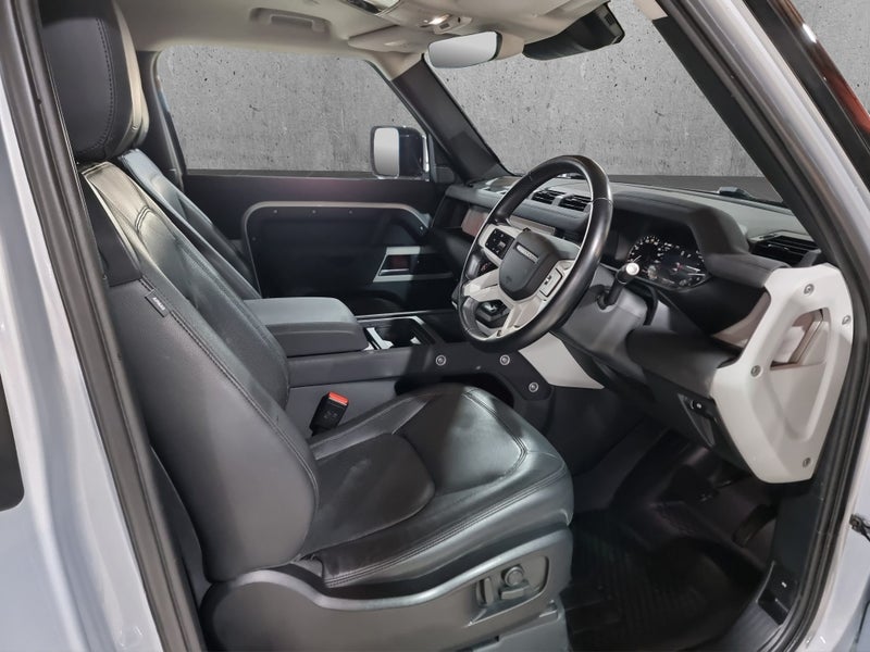 2022 Land Rover Defender 90 D300 SE 3.0DT 4Wd image 2