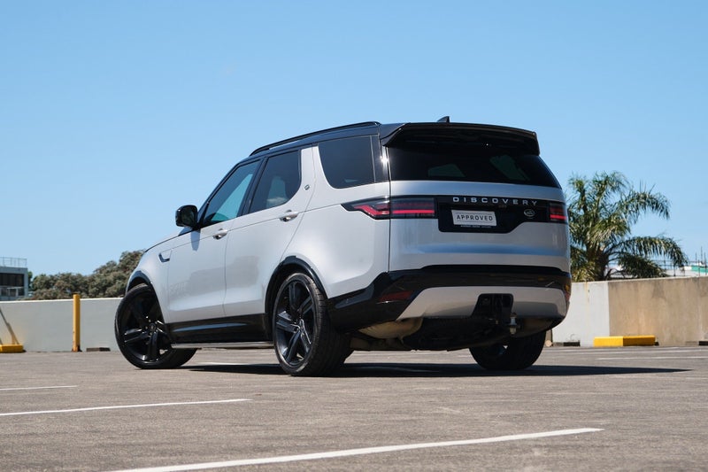 2022 Land Rover Discovery D300 Metropolitan Edi... image 2