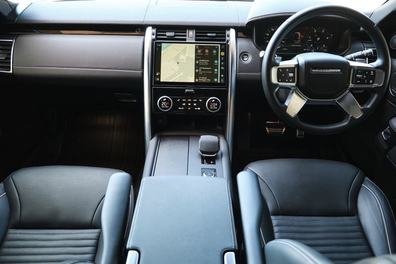 2022 Land Rover Discovery D300 Metropolitan Edi... image 4