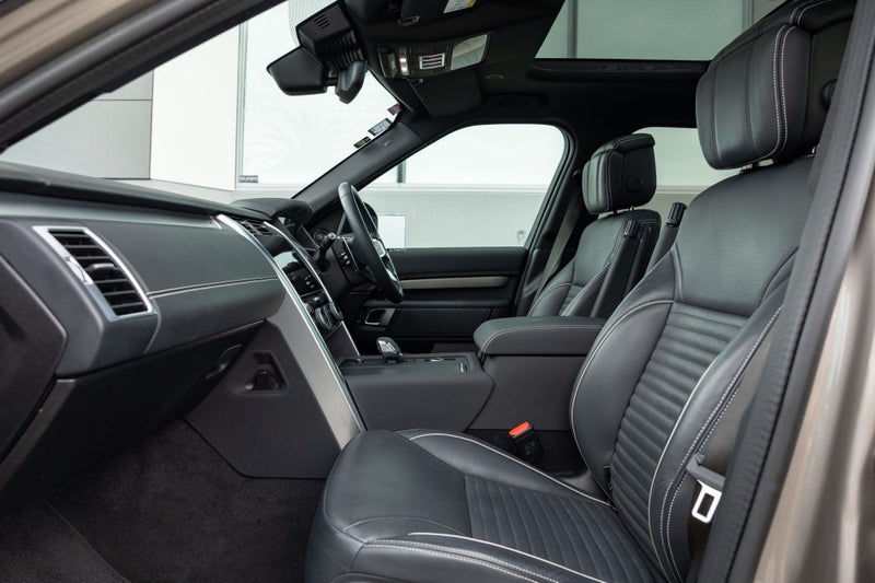 2022 Land Rover Discovery D300 R-Dynamic HSE image 3