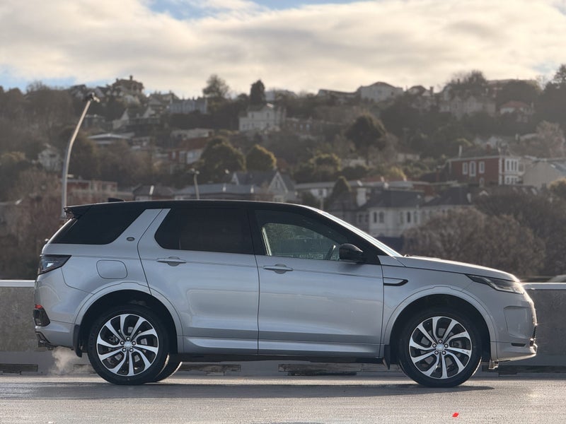 2022 Land Rover Discovery Sport P250 R-Dynamic SE image 3