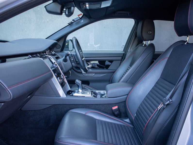 2022 Land Rover Discovery Sport P250 R-Dynamic SE image 3