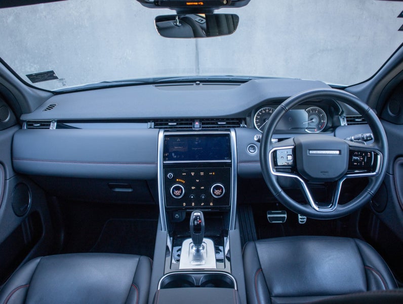 2022 Land Rover Discovery Sport P250 R-Dynamic SE image 4