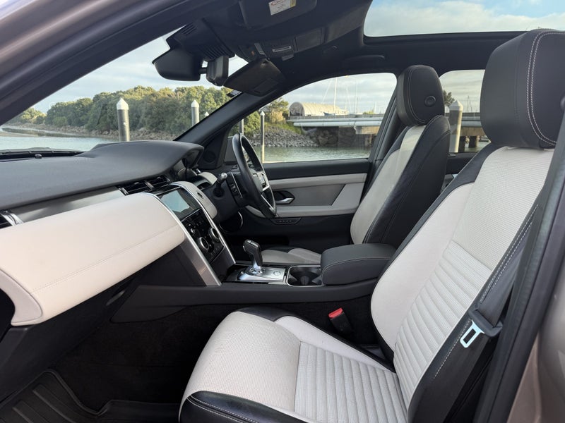 2022 Land Rover Discovery Sport P250 R-DYNAMIC SE image 3