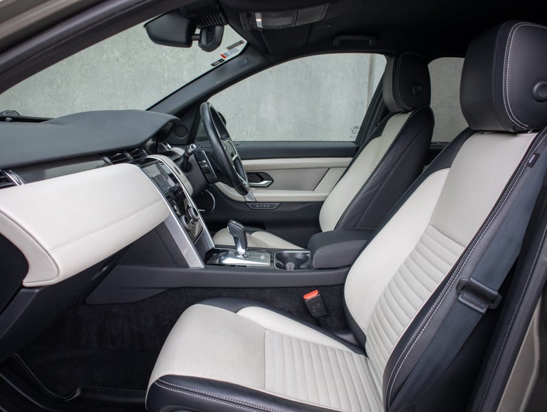 2022 Land Rover Discovery Sport P250 R-Dynamic SE image 3