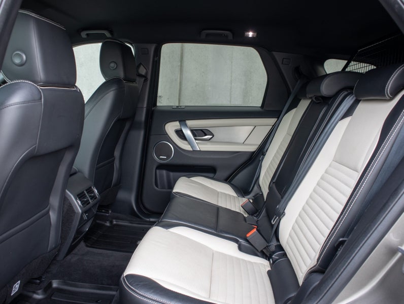 2022 Land Rover Discovery Sport P250 R-Dynamic SE image 5