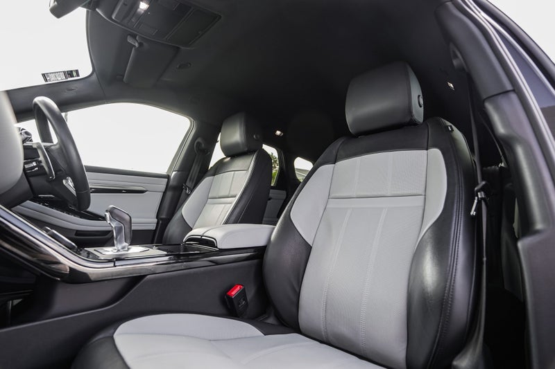 2022 Land Rover Range Rover Evoque P200 R-Dynam... image 3