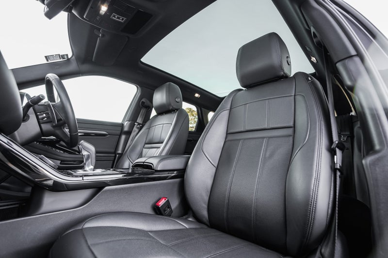 2022 Land Rover Range Rover Evoque P300e R-Dyna... image 3
