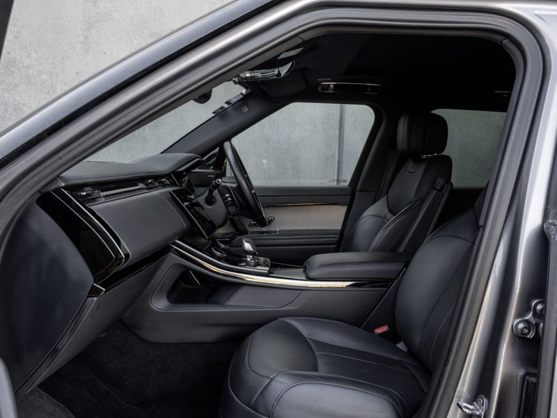 2022 Land Rover Range Rover Sport D300 Dynamic SE image 3