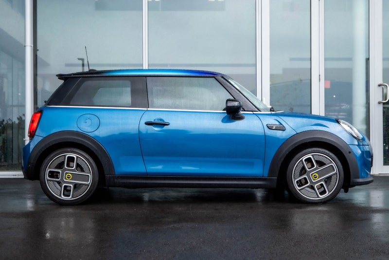2022 MINI Cooper Full electric Electric Collect... image 3
