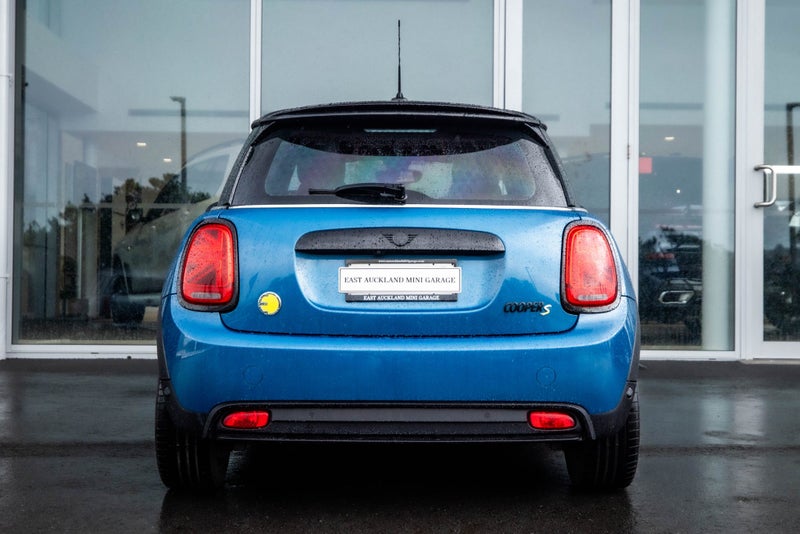 2022 MINI Cooper Full electric Electric Collect... image 4