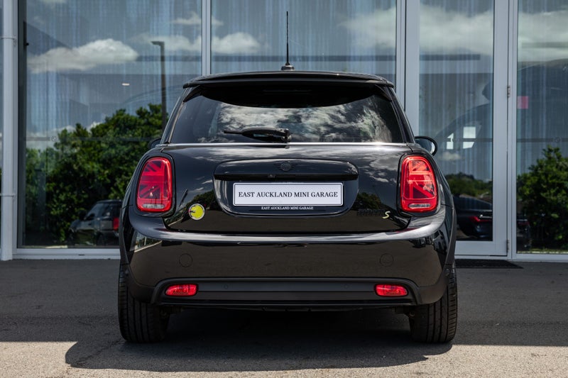 2022 MINI Cooper Full Electric Hatch Yours Full... image 4