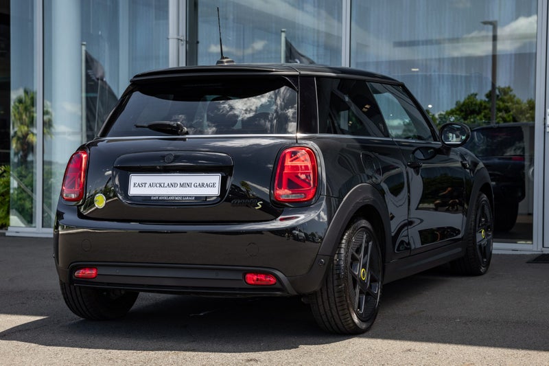 2022 MINI Cooper Full Electric Hatch Yours Full... image 5