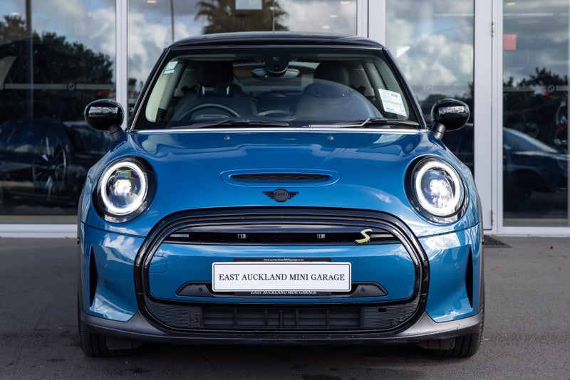 2022 MINI Cooper SE 3 Door Full Electric Classic image 2