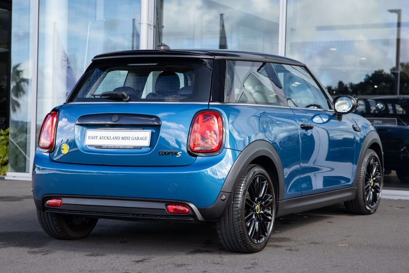 2022 MINI Cooper SE 3 Door Full Electric Classic image 5