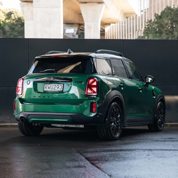 2022 MINI Countryman Cooper SE ALL4 YOURS image 2