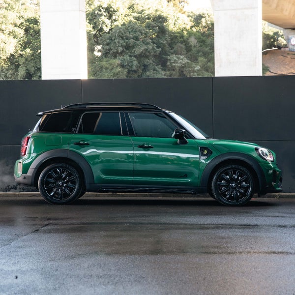 2022 MINI Countryman Cooper SE ALL4 YOURS image 4