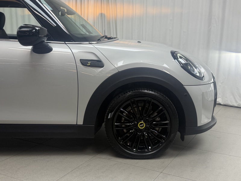 2022 MINI Hatch Cooper SE Hatch image 2