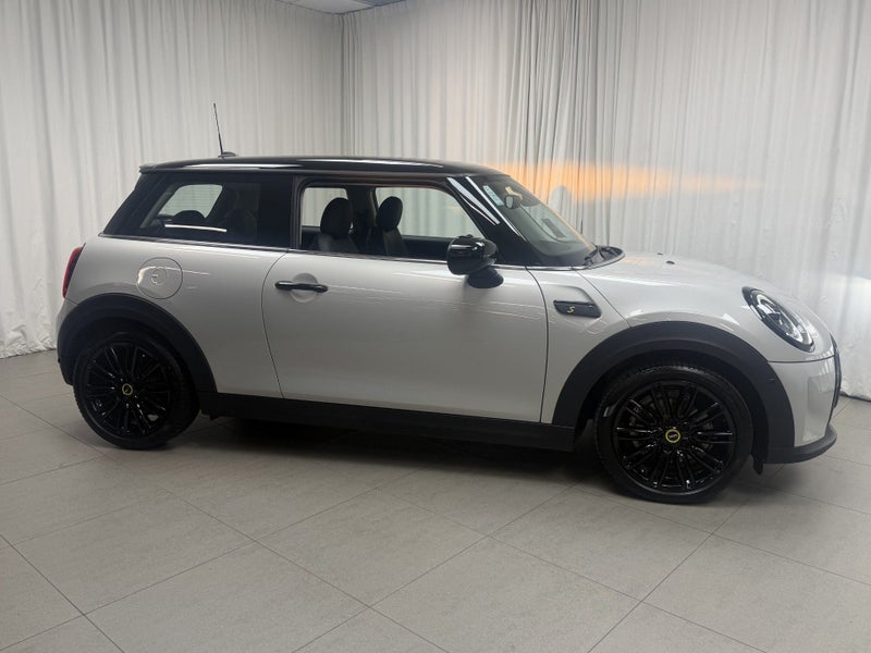 2022 MINI Hatch Cooper SE Hatch image 3