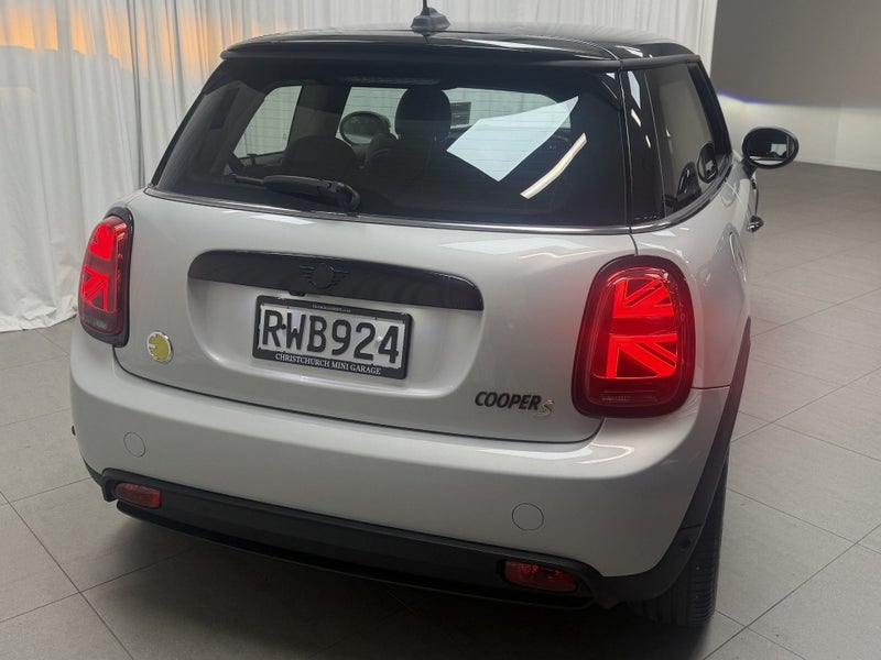 2022 MINI Hatch Cooper SE Hatch image 4