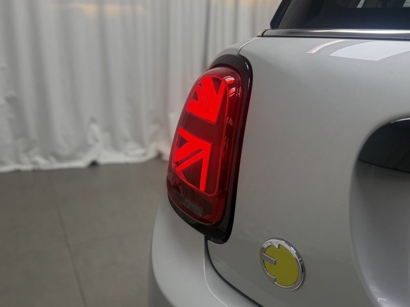 2022 MINI Hatch Cooper SE Hatch image 5