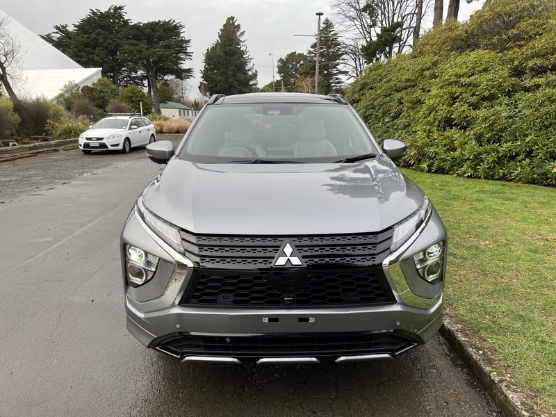 2022 Mitsubishi Eclipse Cross PHEV VRX 4WD image 2