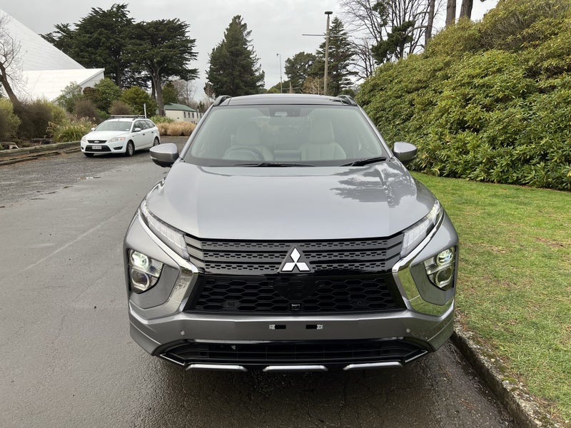 2022 Mitsubishi Eclipse Cross PHEV VRX 4WD image 3