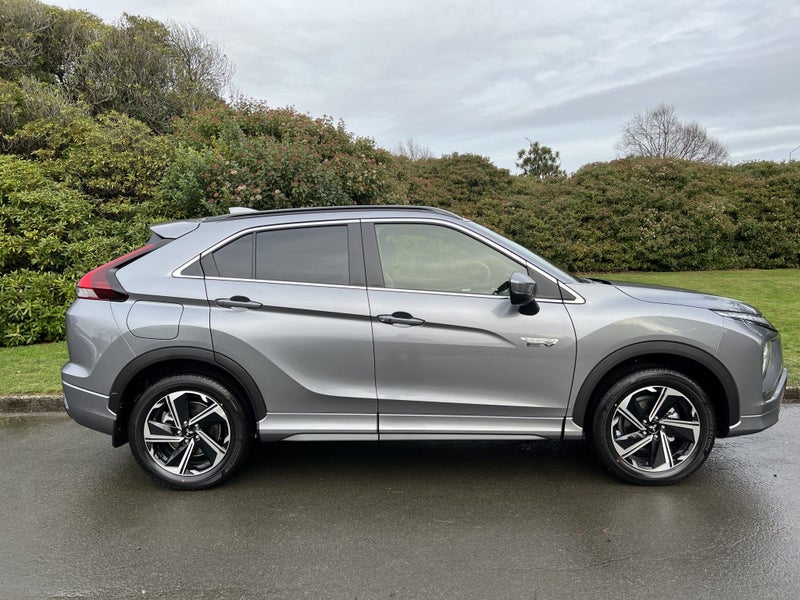 2022 Mitsubishi Eclipse Cross PHEV VRX 4WD image 4