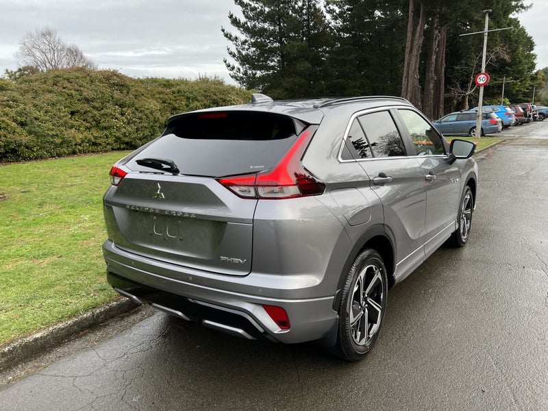 2022 Mitsubishi Eclipse Cross PHEV VRX 4WD image 5