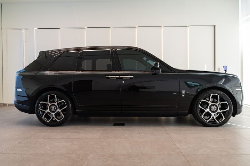 2022 Rolls-Royce Cullinan Black Badge image 3