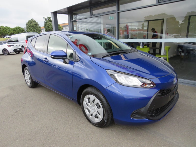 2022 Toyota Aqua 1.5 Hybrid image 2