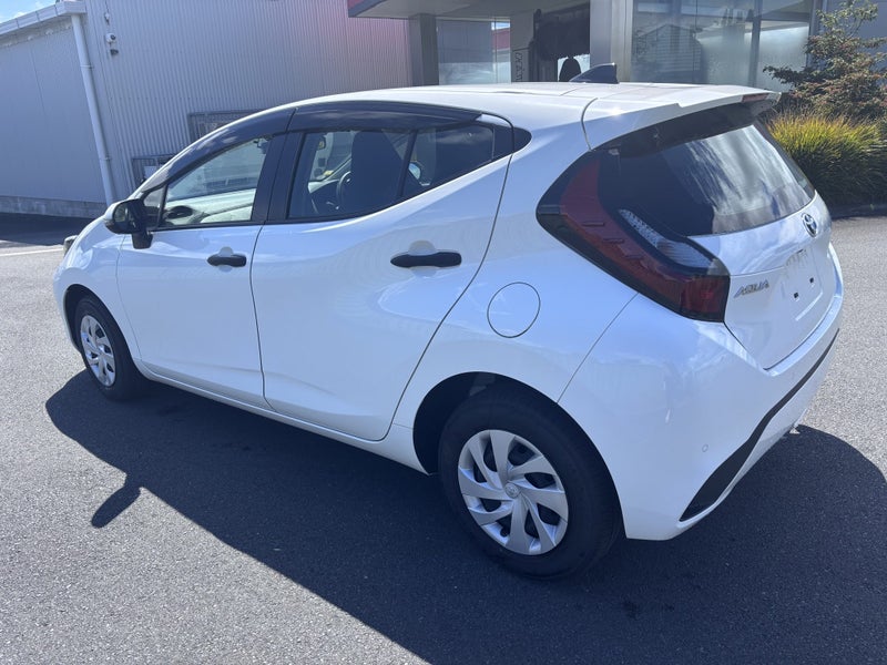 2022 Toyota Aqua 1.5 Hybrid B 5 Dr Hatch CVT 2W... image 5